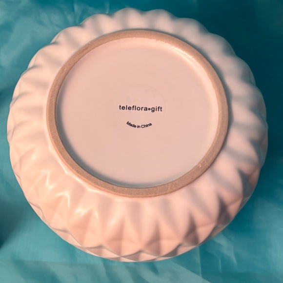 White vase with wooden stand - Picture 4 of 4